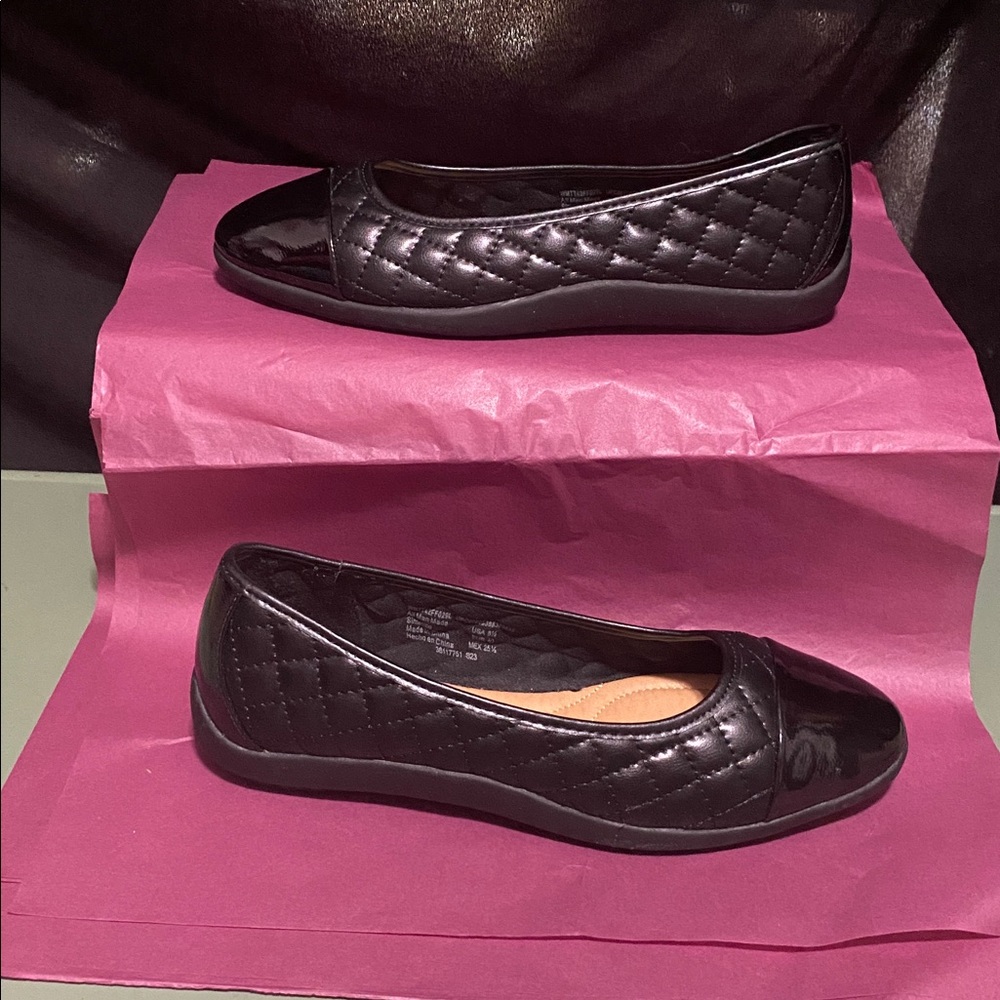 NWOB TIME AND TRU memory foam BLACK Patton leather detail  FLATS 8 1/2